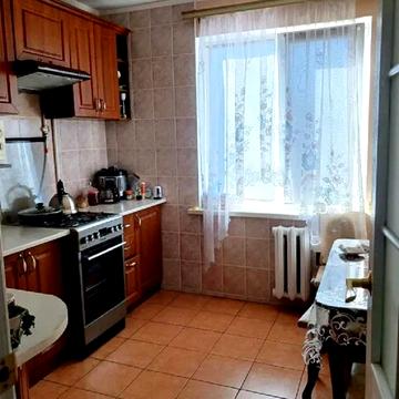 Академіка Корольова вул., 64