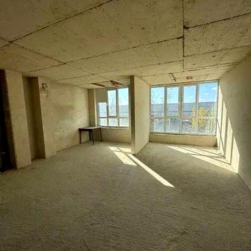 Продається простора 1-кімнатна квартира в збудованому будинку