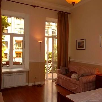 Андріївська вул., 9