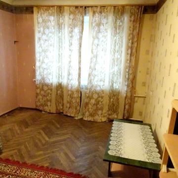 Будівельників вул., 6