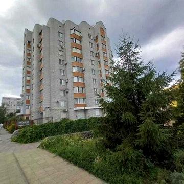 Продається 1/2 частки власності  у квартирі-студії на березі Дніпра