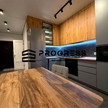 Подільська вул., 62