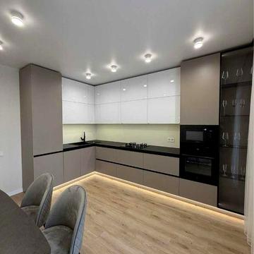 Свіжа сучасна новобудова центральна частина міста