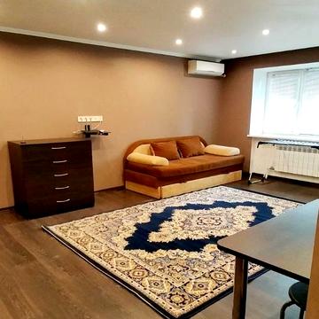 Богдана Хмельницького просп. (Героїв Сталінграда), 136