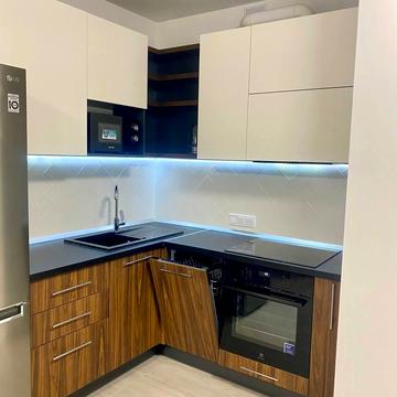 Зарічна вул., 2