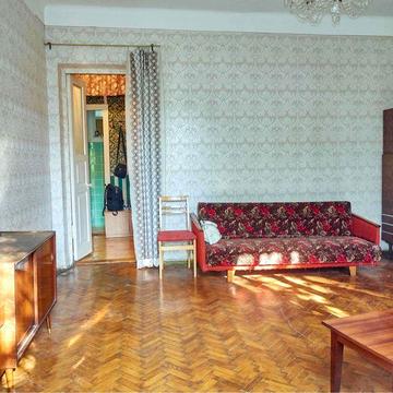 2к. Подол, ул. Братская 4. (угол ул. Андреевская)