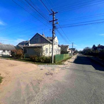 Продається 1/2 будинку у с. Рудно (м. Львів)