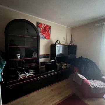 Продається двокімнатна квартира в напівособняку