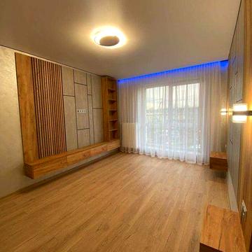 Продає 1кв в Пасічній з ремонтом