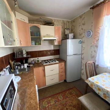 Пропонується на продаж трикімнатна на Козацькій.