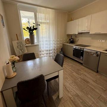 Академіка Заболотного вул., 15-Б