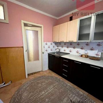 Продаж трикімнатної квартири по вул. Столєтова