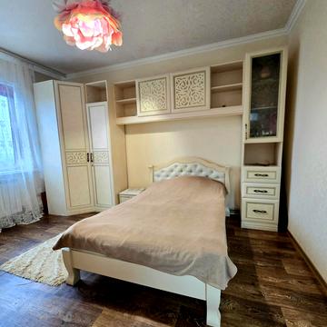 Академічний пров., 1