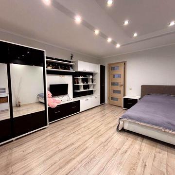 Продаж 3к квартира з ремонтом