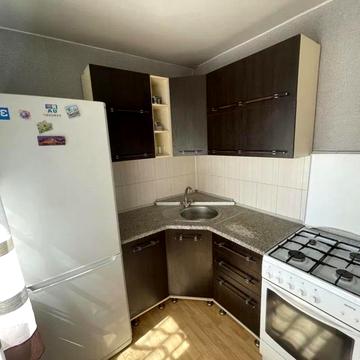 Будівельників вул., 12