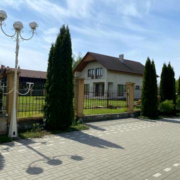 Карєрна вул., 14