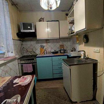 Сдам 3 х.комнатную квартиру на Луи Пастера Роганском ЖМ.