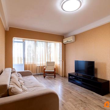 Романа Ратушного вул. (Волгоградська), 37