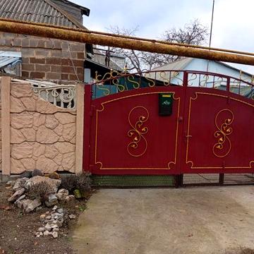 Продам два будинки на одному плану.