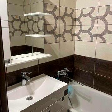 Трикімнатна квартира з ремонтом на Виставці