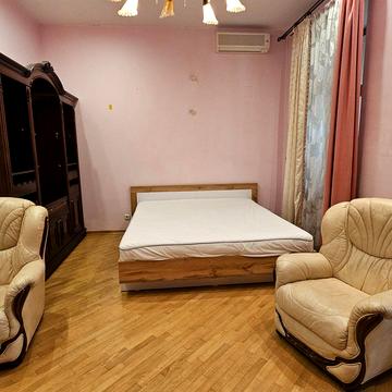 Тарасівська вул., 19