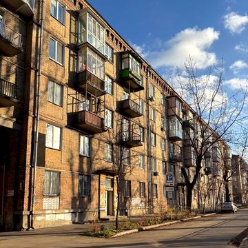 Івана Світличного вул. (Петровського), 4