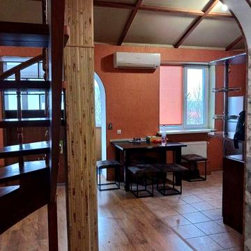 Здається 3 квмнатна квартира .