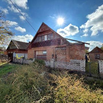 Двухэтажный дом с мансардой и терассой (ТОРГ уместен)