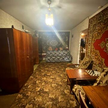 Продаю двухкомнатную квартиру на ост.Интернат!