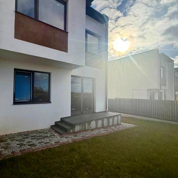 Бічна Наварійська вул., 23