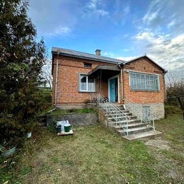 Будинок у с. Шпиколоси з житловою площею 98²