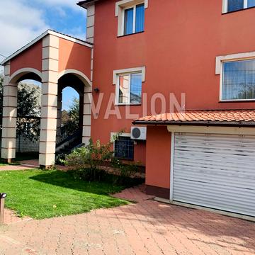 Шкільна вул., 4а