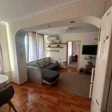 Продам 2-к квартиру на вул. Набережна Перемоги, 106 (Перемога-3)