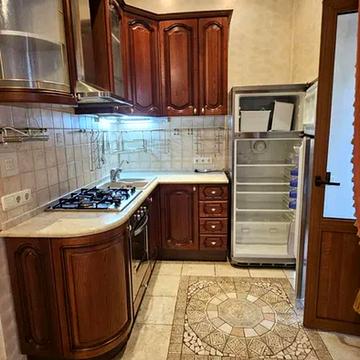 Тарасівська вул., 19