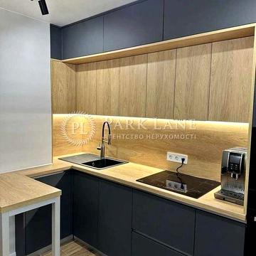 Русової Софії, 7а, Патріотика;