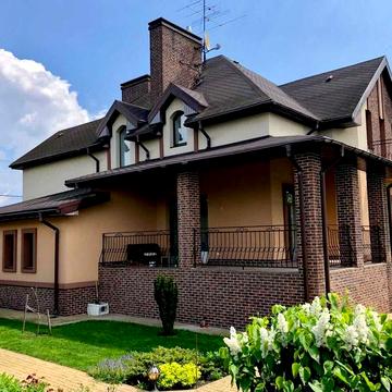 Довготривала оренда теплого і економного будинку біля води для сім’ї