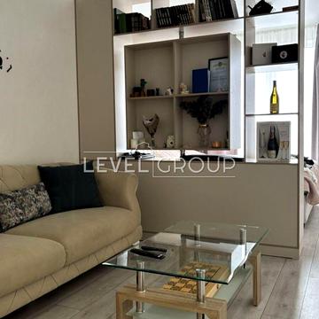 Академіка Заболотного вул., 1-Б