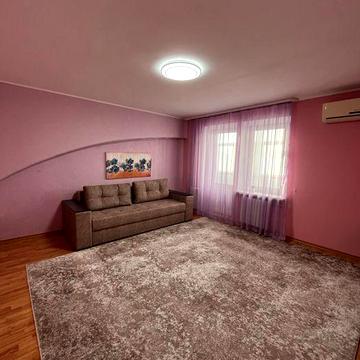 Оренда просторої трикімнатної з лічильником тепла на Леваді