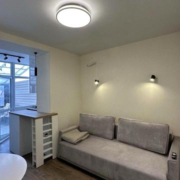 Бакинська вул., 1