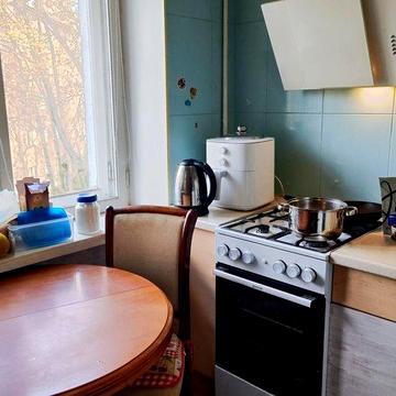 4 комн. квартира в кирпичном доме на Черемушках (244-357)