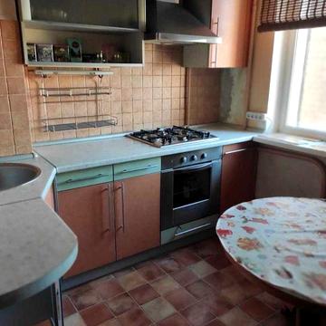 Продам 3 комнатную на Бочарова в газовом доме