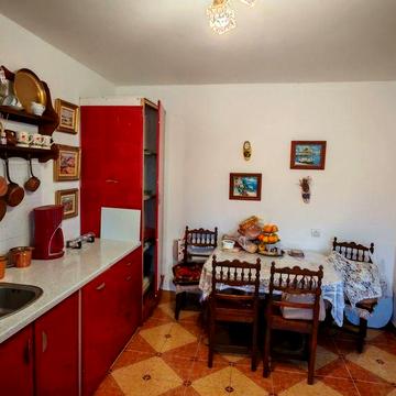 Здається в оренду 2к квартира в будинку