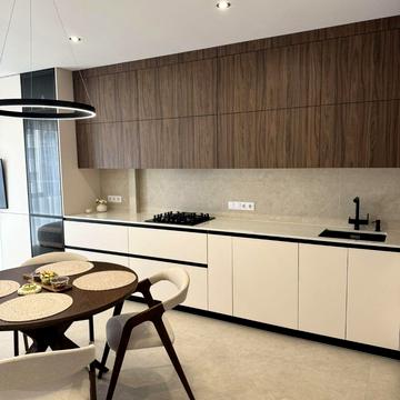 Угорська вул., 12