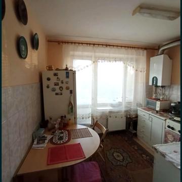 Михайла Грушевського вул., 8