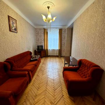 Героїв Майдану вул. (Гвардійська), 28