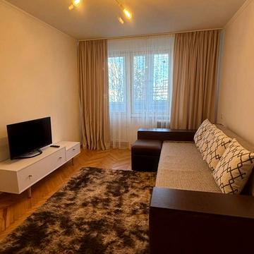 Наукова вул., 8