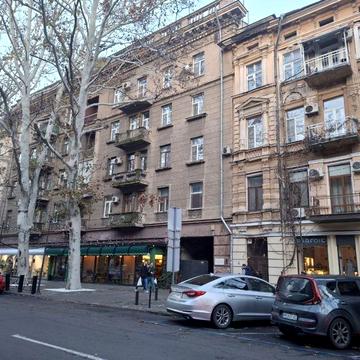 Квартира біля оперного