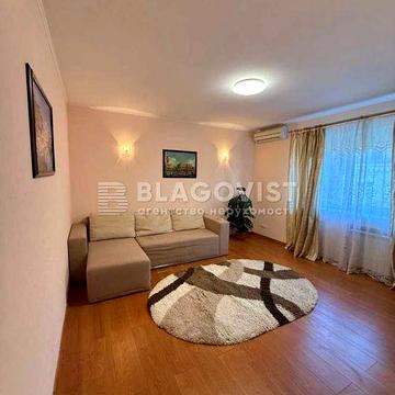 Продаж 2кім. кв. на Подолі, вул. Хорива 45/24 м. Контрактова площа 1хв