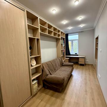 Нагірна вул., 8/32