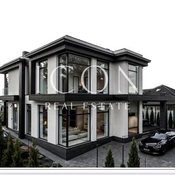 Квітнева вул.